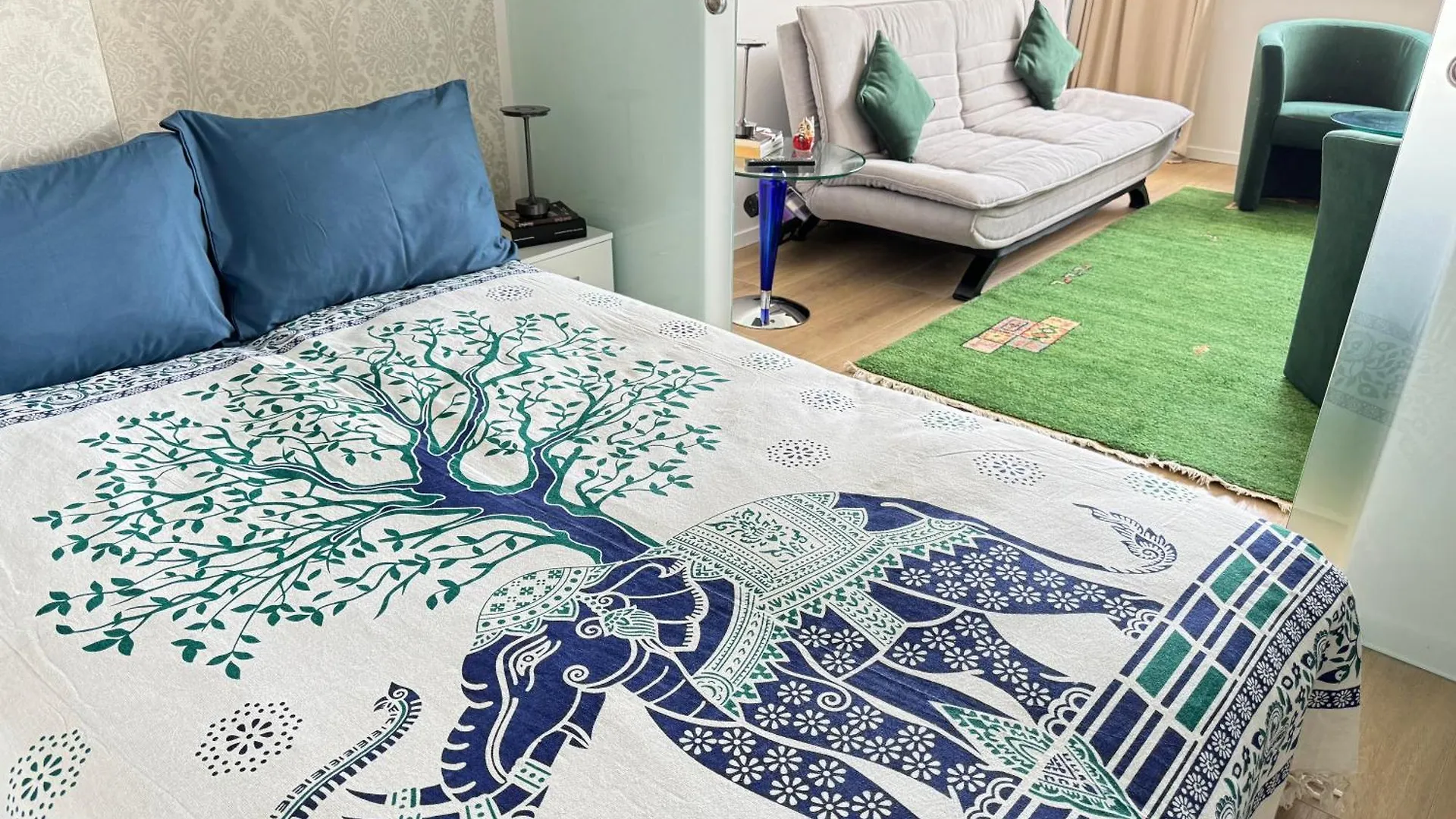 Luxus Living In Burgas Apartment